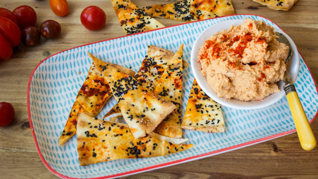 Harrisa tomato hummus with smoked paprika pitta chips - Multix