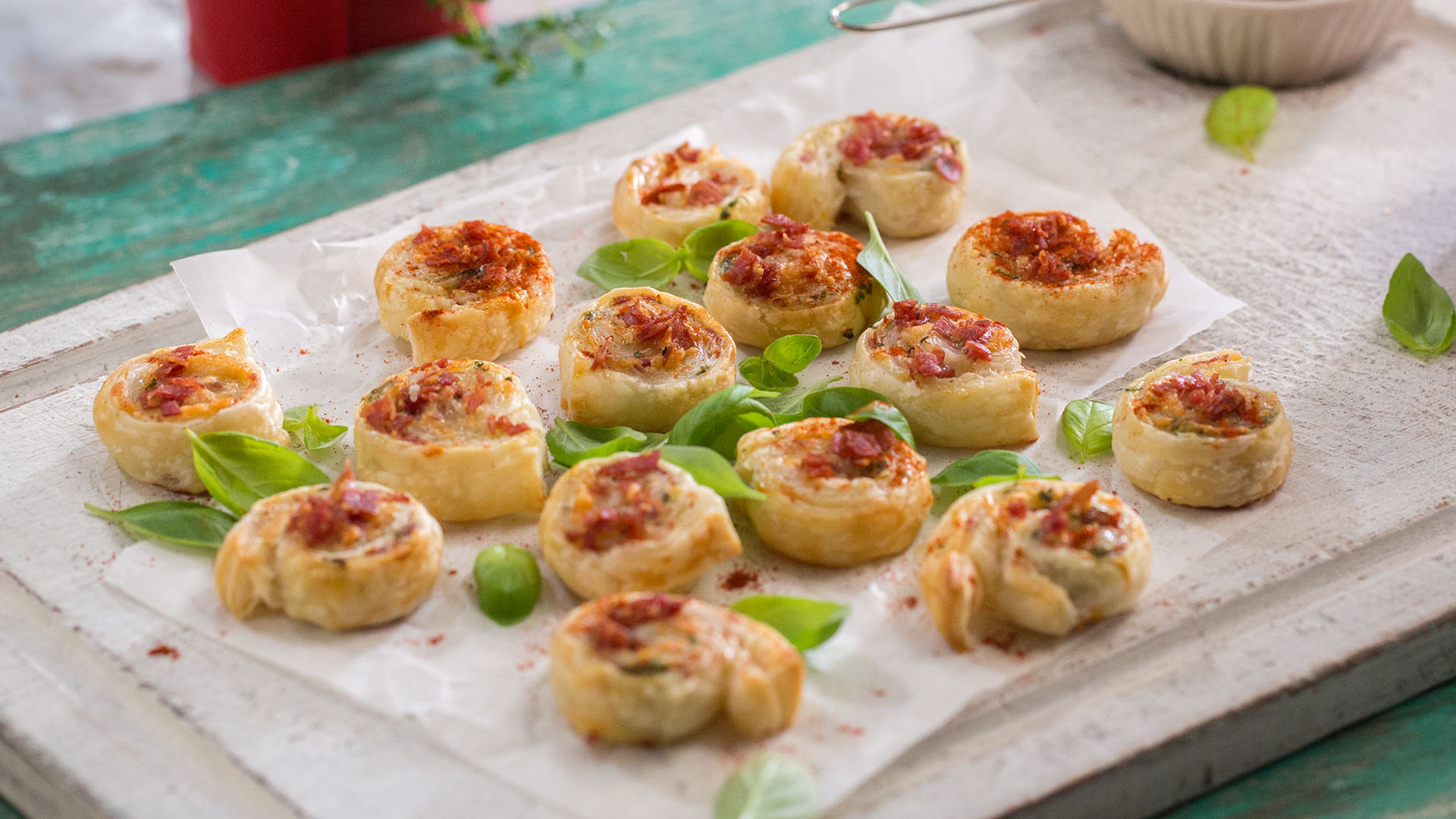 Spicy salami herb parmesan scrolls - Multix