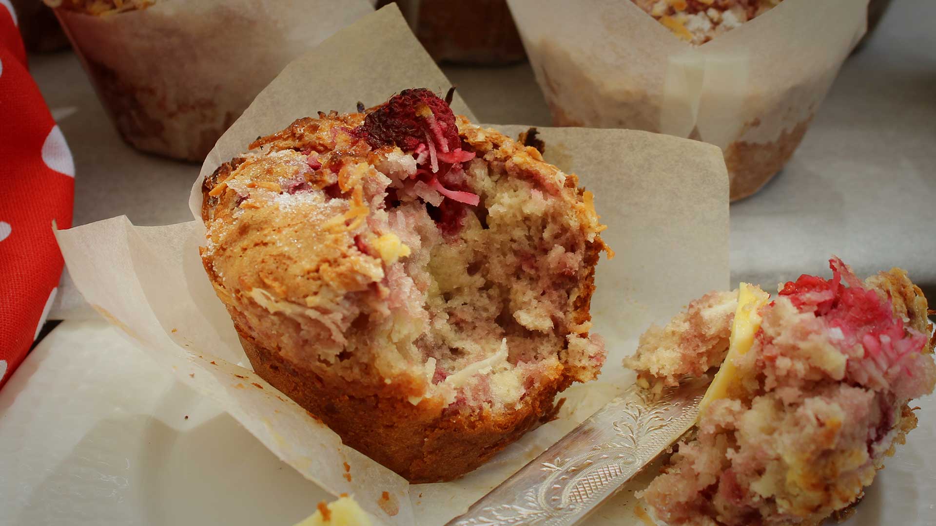Raspberry white chocolate and coconut muffins - Multix